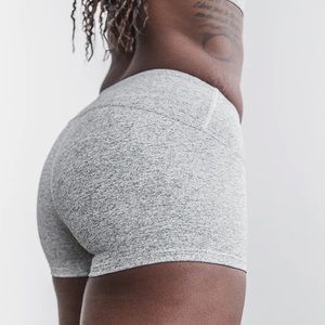 NoBull Midrise 2” Booty Shorts Plush White Heather Size Large EUC